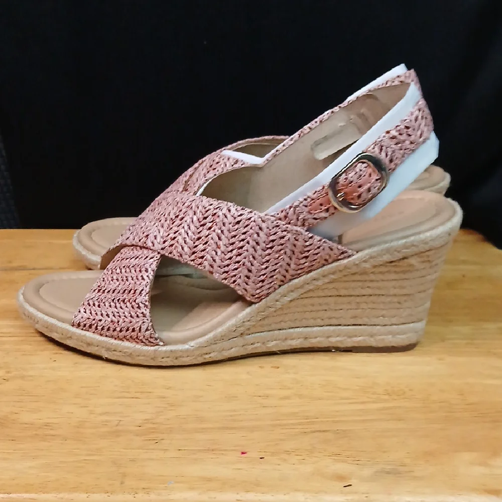 Easy Spirit Womens Pink Sandals